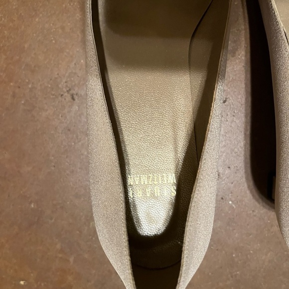 Stuart Weitzman Buttondown Taupe Crepe Flats Size 7M - Picture 3 of 4